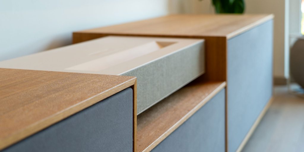 Lowboard mit Laser-TV